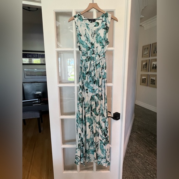 Floral Maxi Dress with Belt SIZE MEDIUM - Picture 3 of 6
